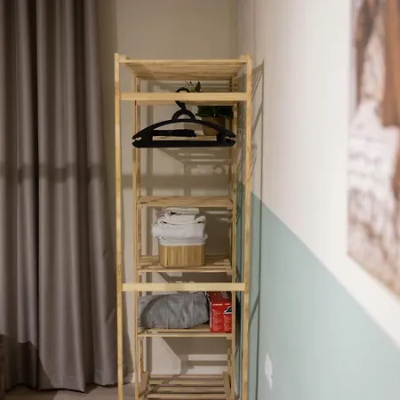 Three Doors Apartments, Strawberry Apartment *