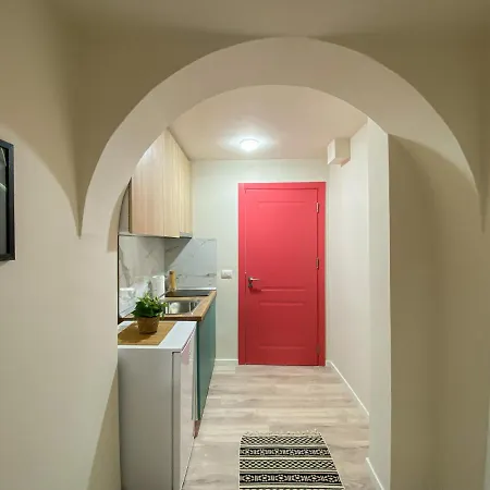 Apartment Three Doors Apartments, Strawberry *